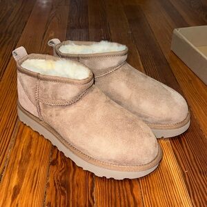 Uggs Classic Ultra Mini Size 6 Chestnut Color - Never Worn